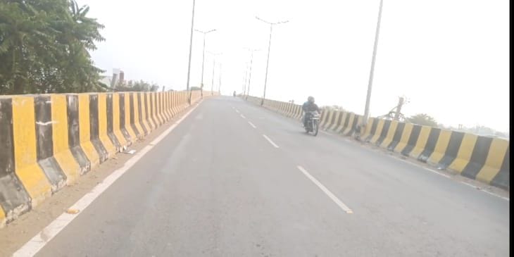 The department forgot to turn on the lights on the flyover