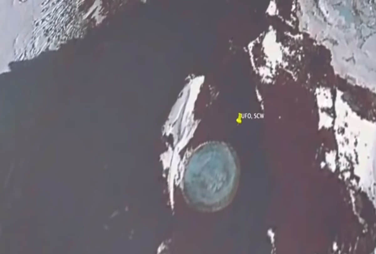 Aliens bases in Antarctica Google Earth User Spots Crashed UFO In snow