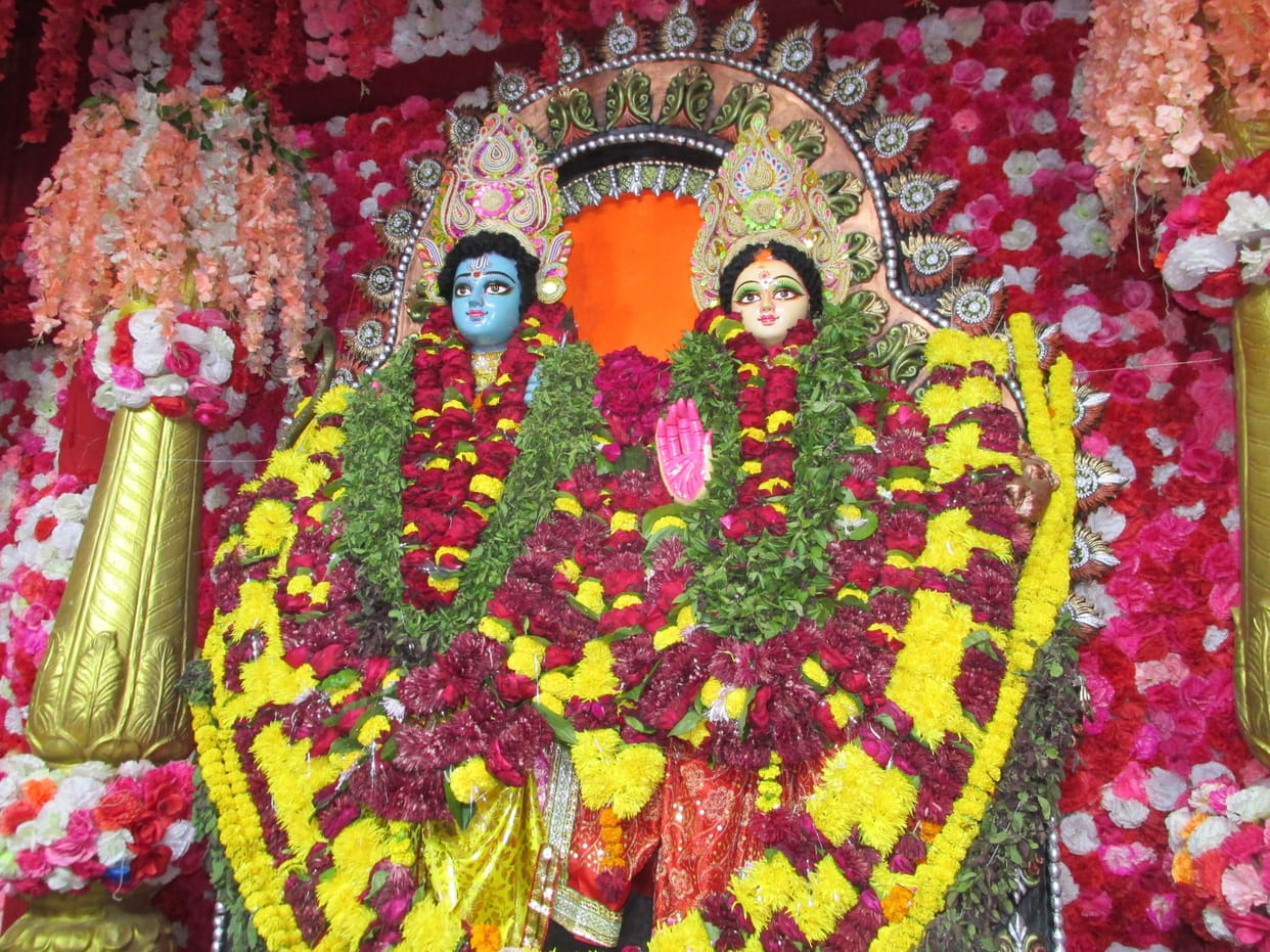 Devotees wished for virtue by circumambulating the Bhudevs