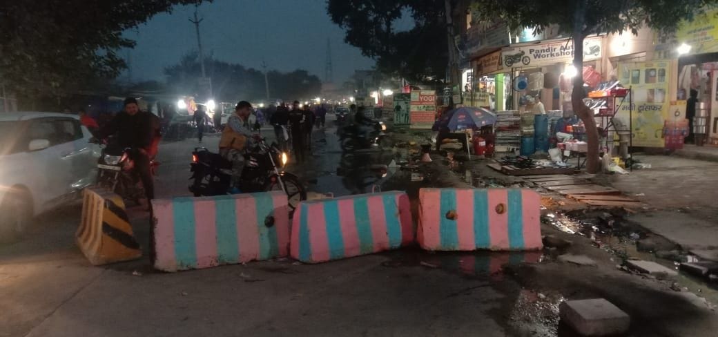 Twentieth mile market cut off contact with highway and 6 villages, blocked the way with stones