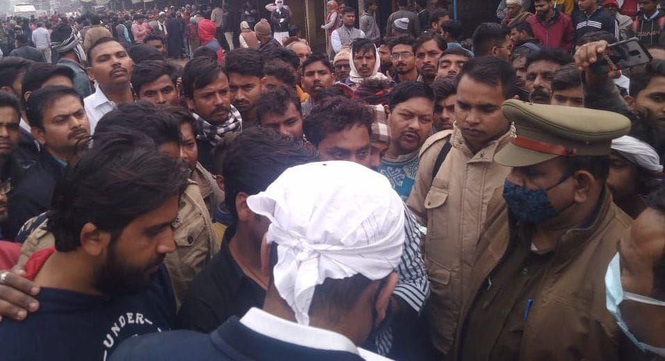 Traders jammed by placing student's body on the highway