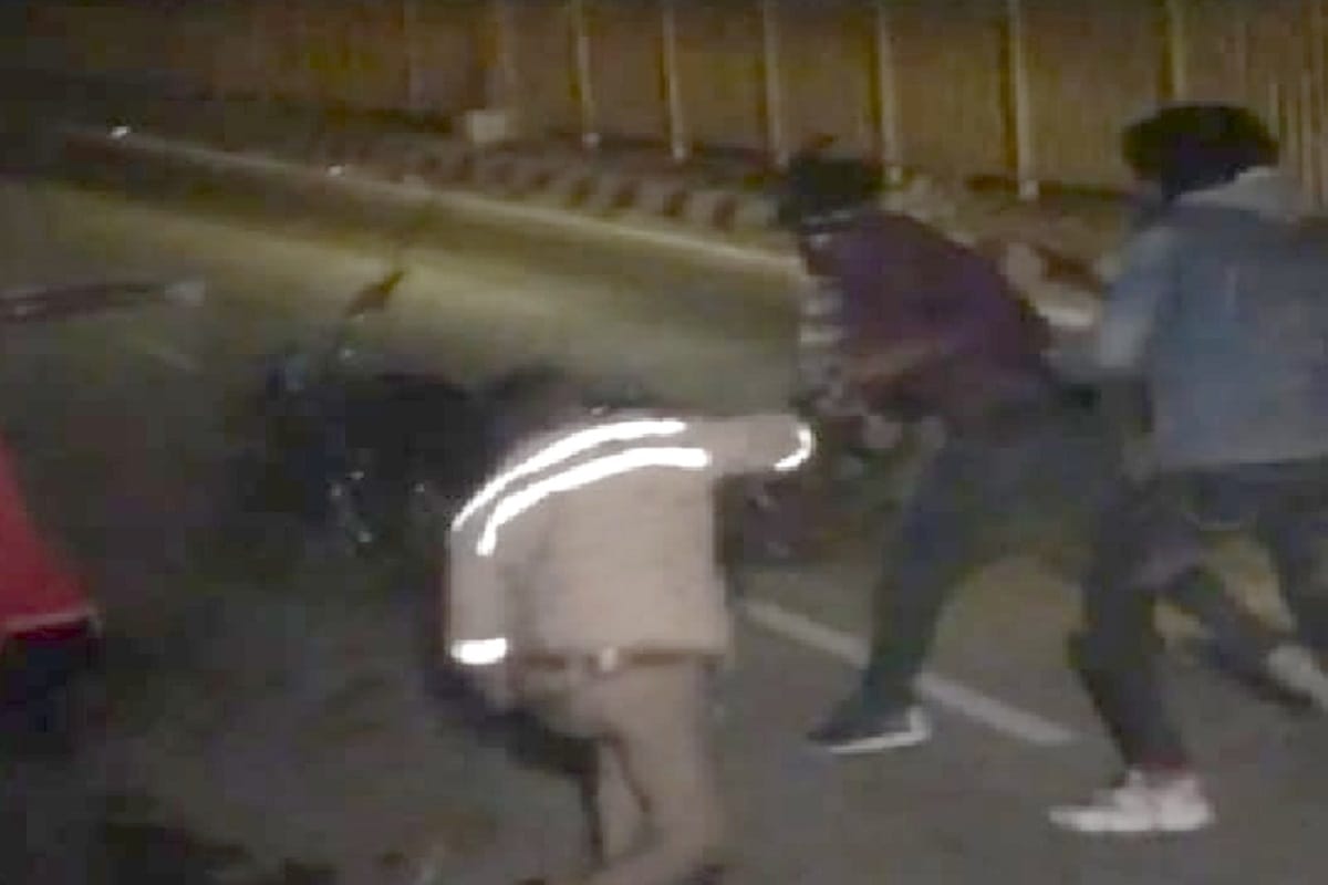 UP News: Crooks have attacked on police team in many time in one year at Bijnor district