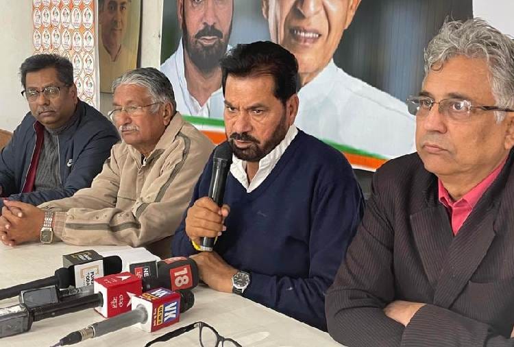 BJP leaders are sitting in hotel with money calling Congress councilors says Chawla