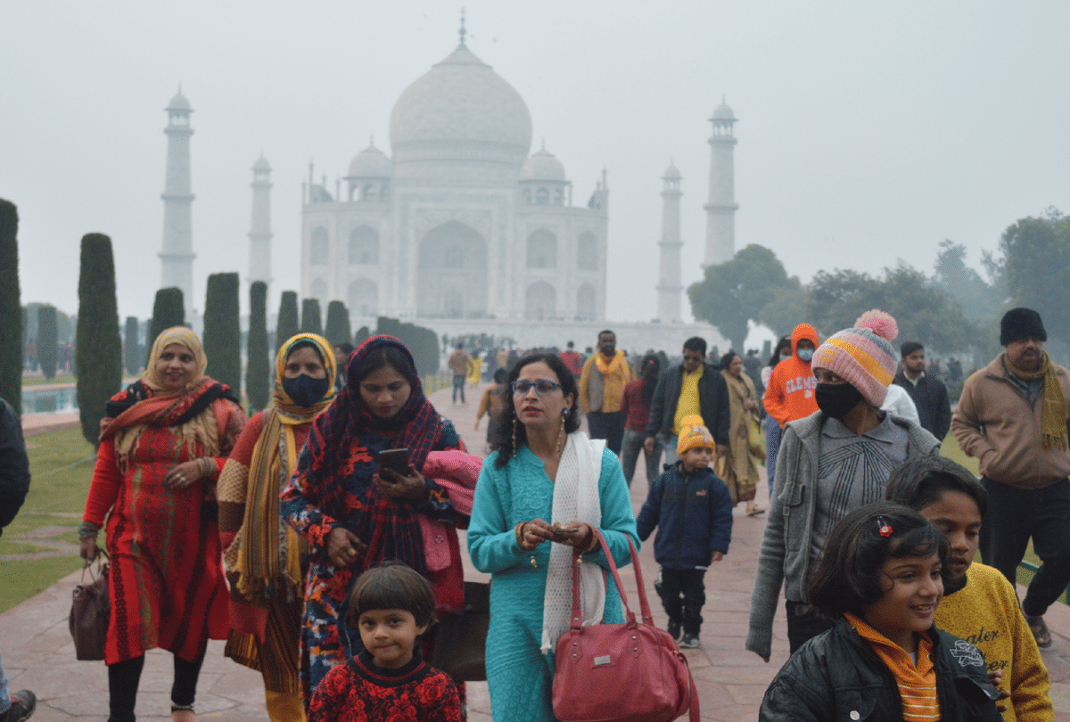 Cold Wave And Rain In Agra December Evening