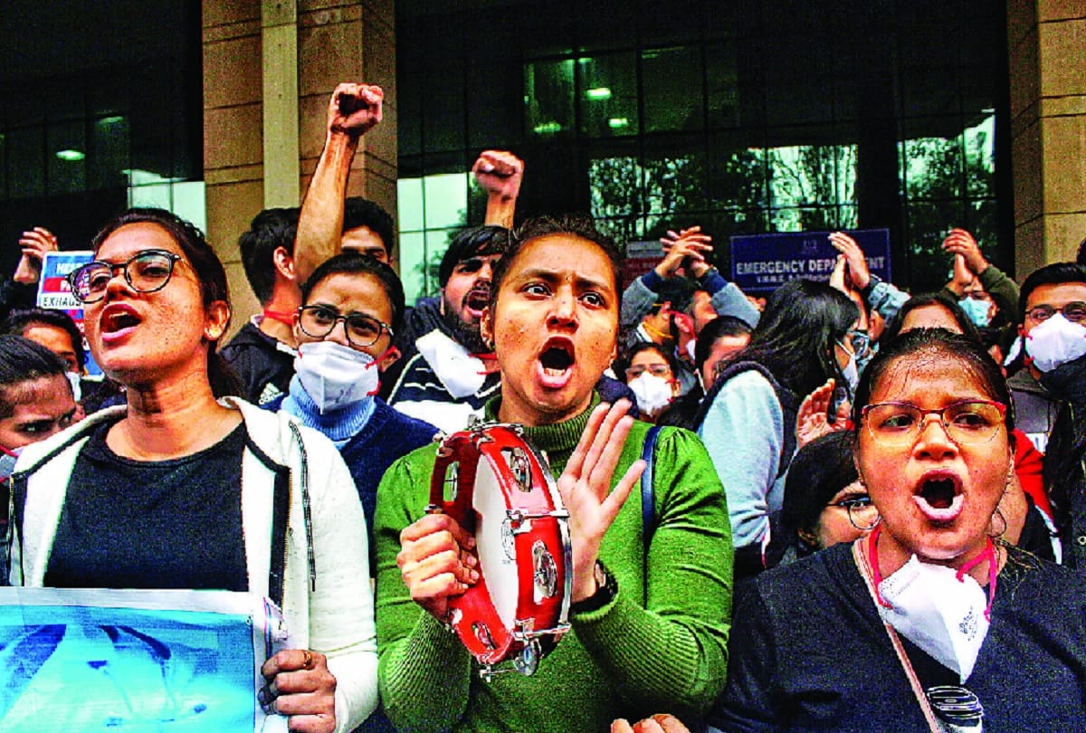Delhi Doctors strike Patients kept crying throughou day, hospitals gates closed see photos