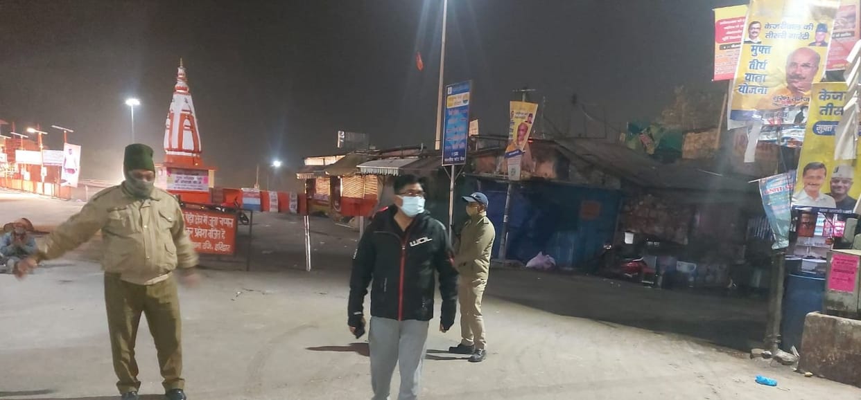 Night curfew: Police closed shops, instructed