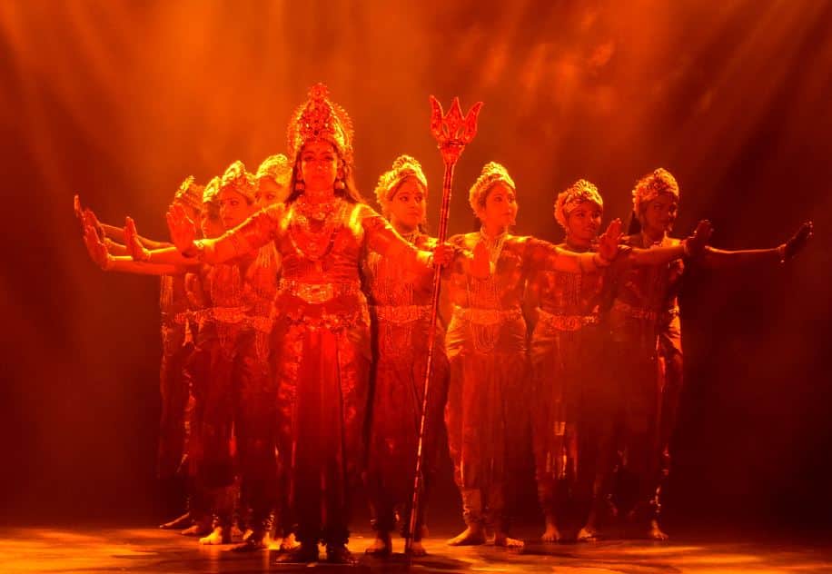 BJP MP Hema Malini and actress hema malini visit kashi viswanath dham and shopping in streets of kashi