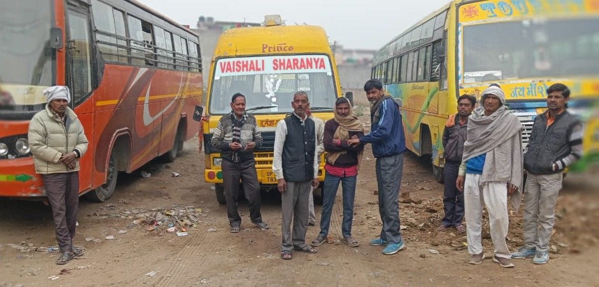 Hathras: On the second day also, private bus operators kept on strike, passengers remained upset