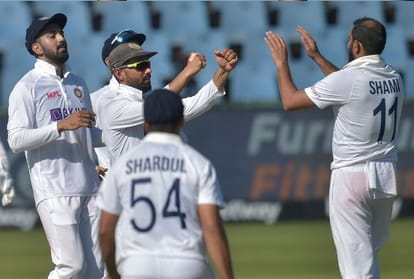 IND vs SA Coach Rahul dravid sits on floor in Team India Group photo