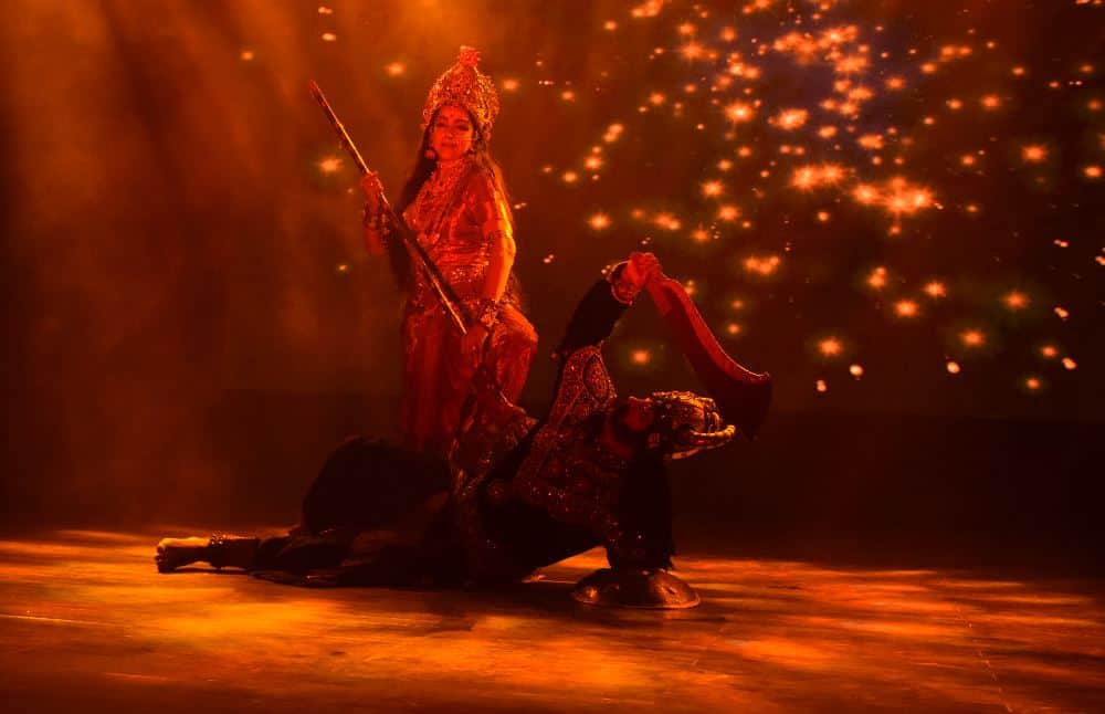 BJP MP Hema Malini and actress hema malini visit kashi viswanath dham and shopping in streets of kashi