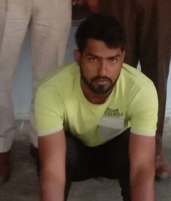 Arrested for breaking the wall by hitting a car in liquor contracts