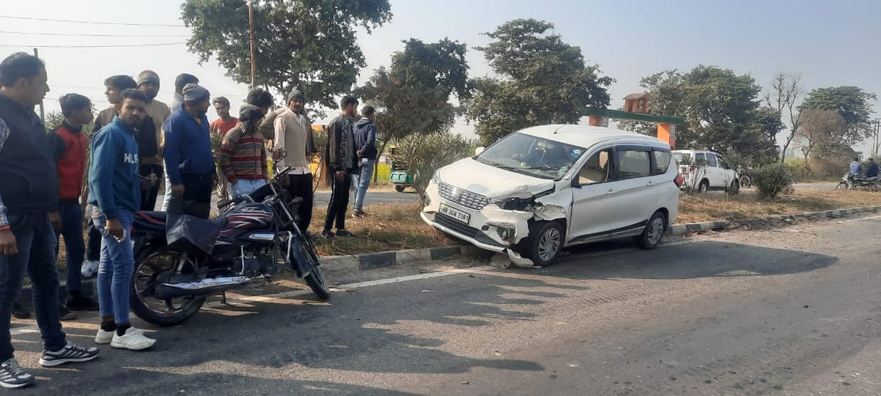 Bike rider dies due to car collision, wife serious