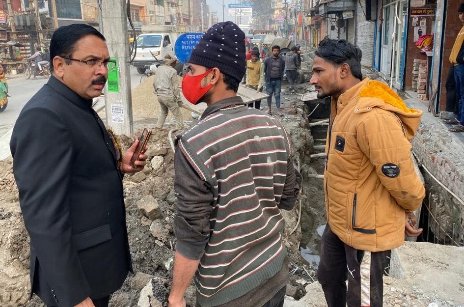 The commissioner got angry after seeing the water in the drain under construction