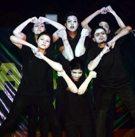 The participants danced and sang a lot in the talent war competition.
