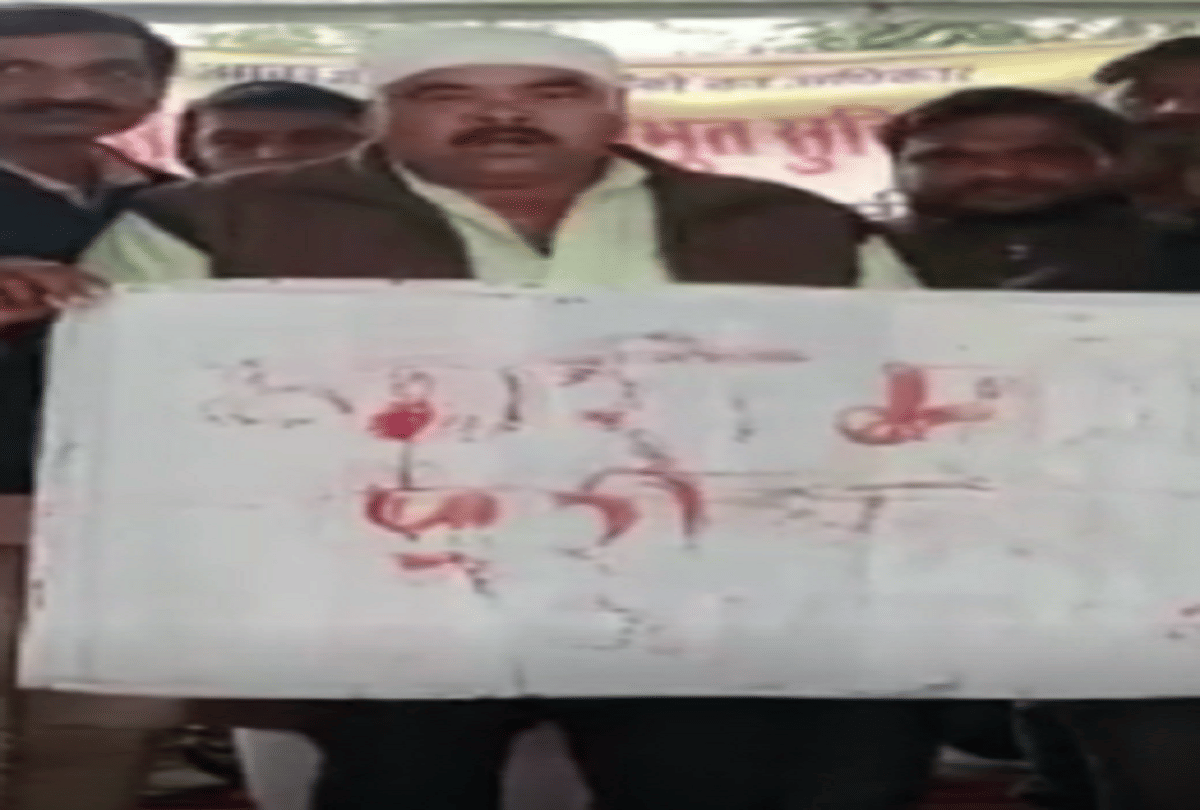 Rajasthan News: People Protest against Municipal Corporation poster written with blood