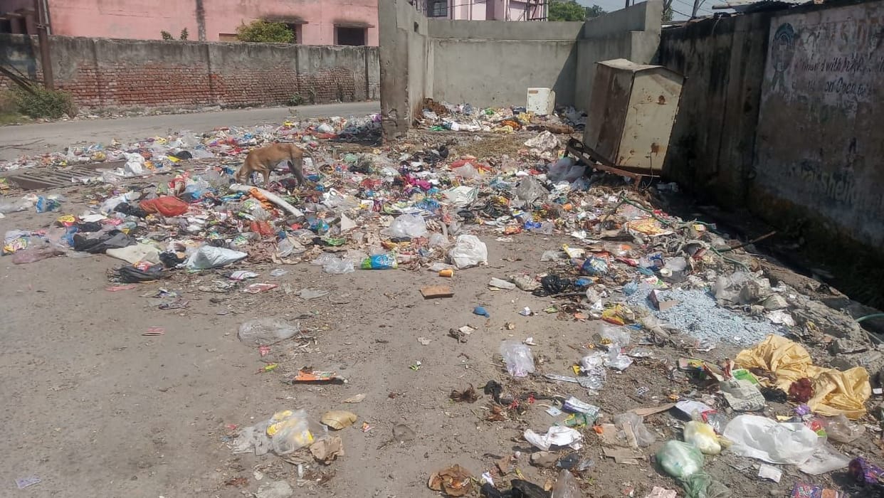 Sanitation workers slipping by putting their thumb on the machines