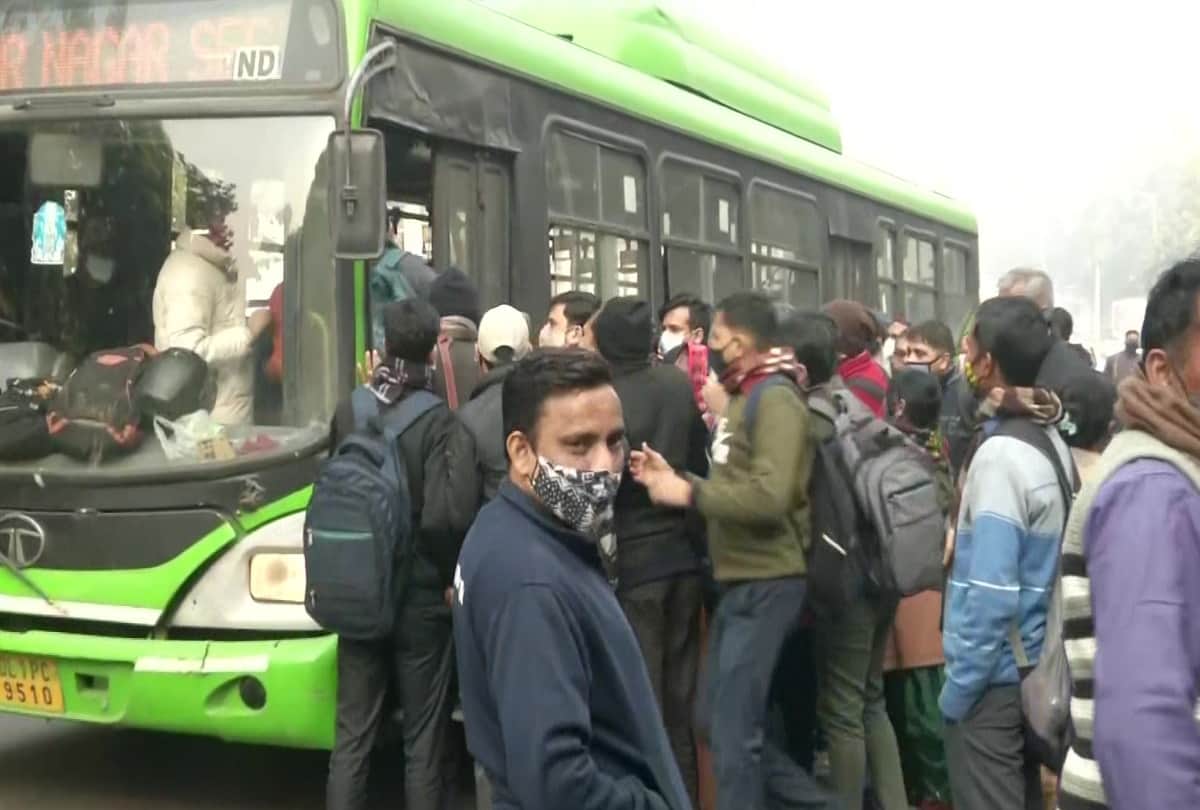 Delhi Yellow Alert: Long Queues Outside Delhi Metro Stations And Bus Stops People In Trouble, See Photos
