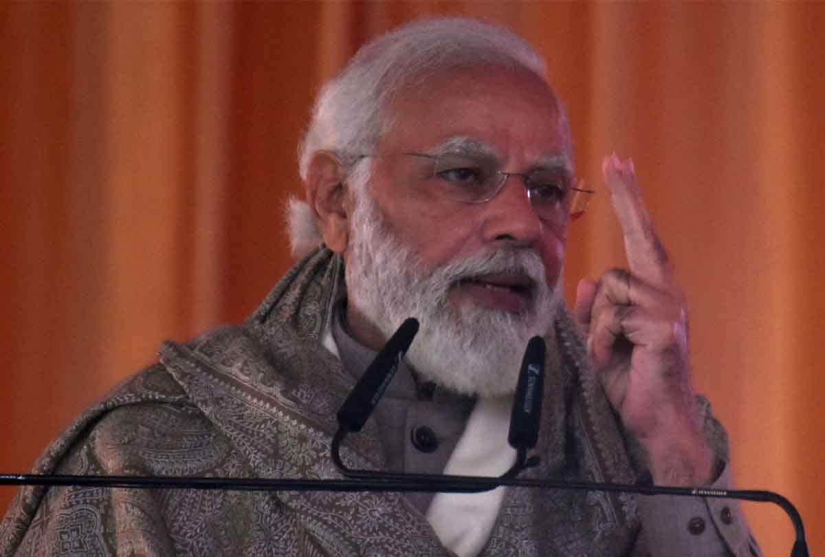 Modi in Kanpur: PM surrounded the former CM on the black money found in the perfume traders place