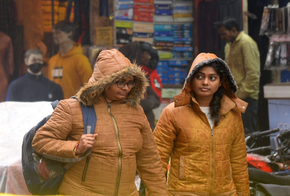 Prayagraj: Shivering increased due to icy winds, cold will haunt for a few more days