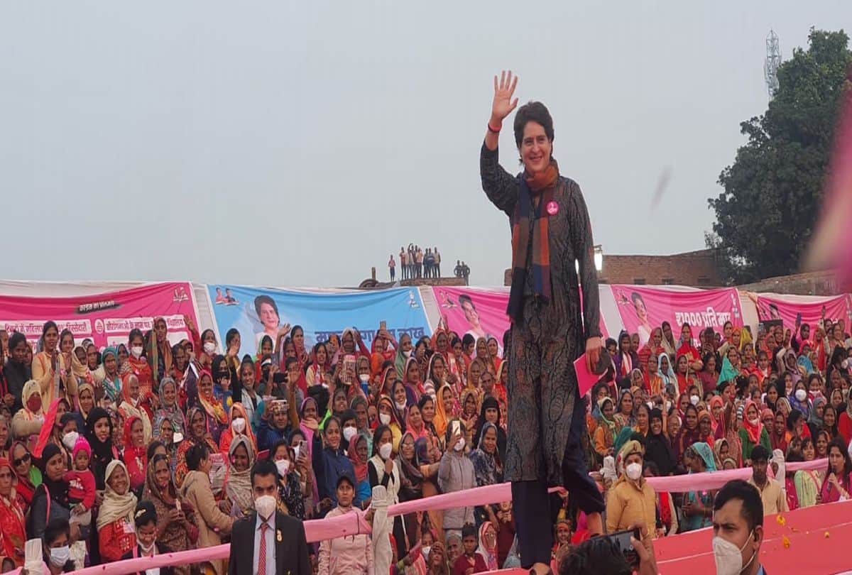 Priyanka Gandhi interacted with girls in firozabad