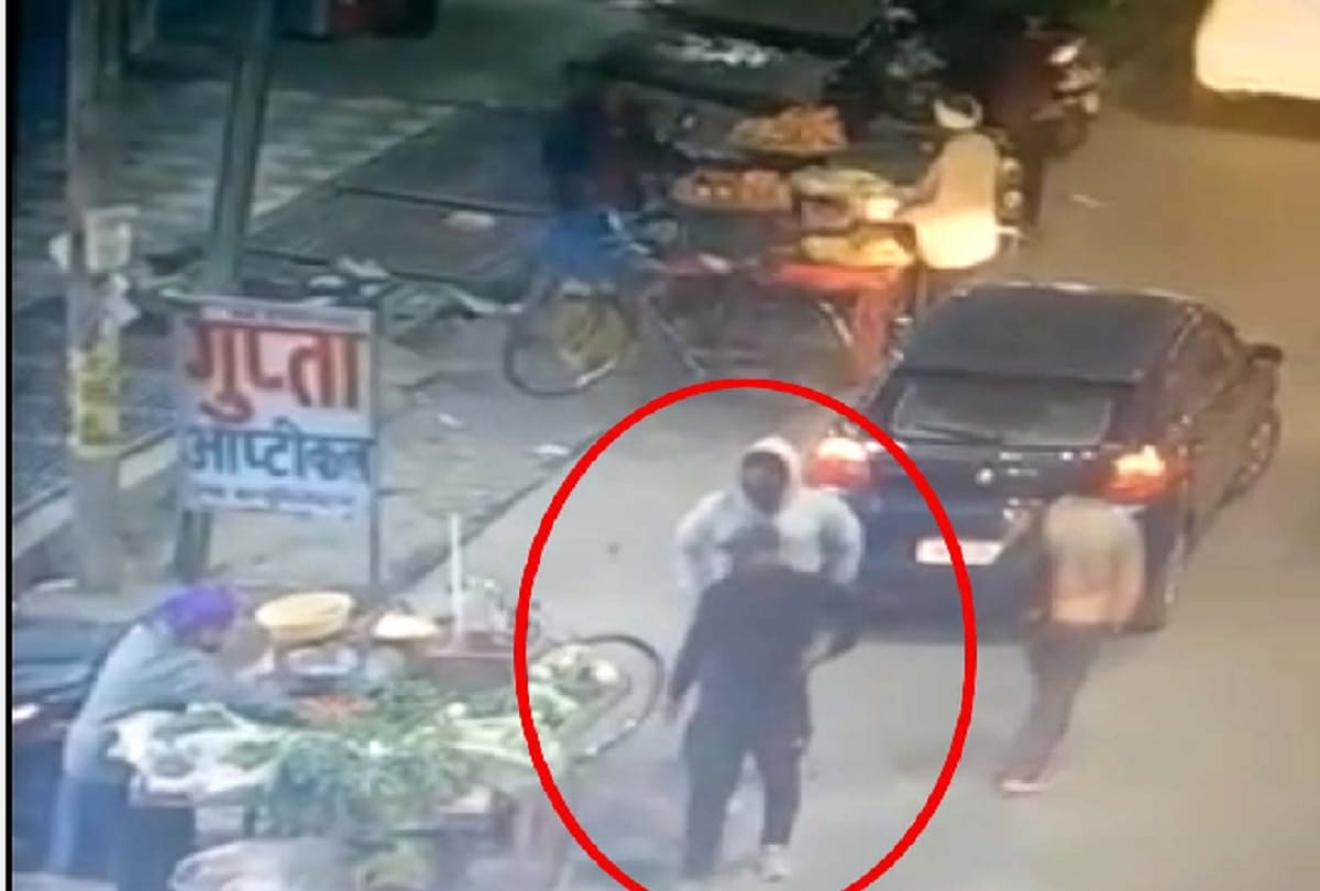 Aligarh Sandeep Gupta Murder Case News Sandeep s Daughter said Yogi ji when will we get justice