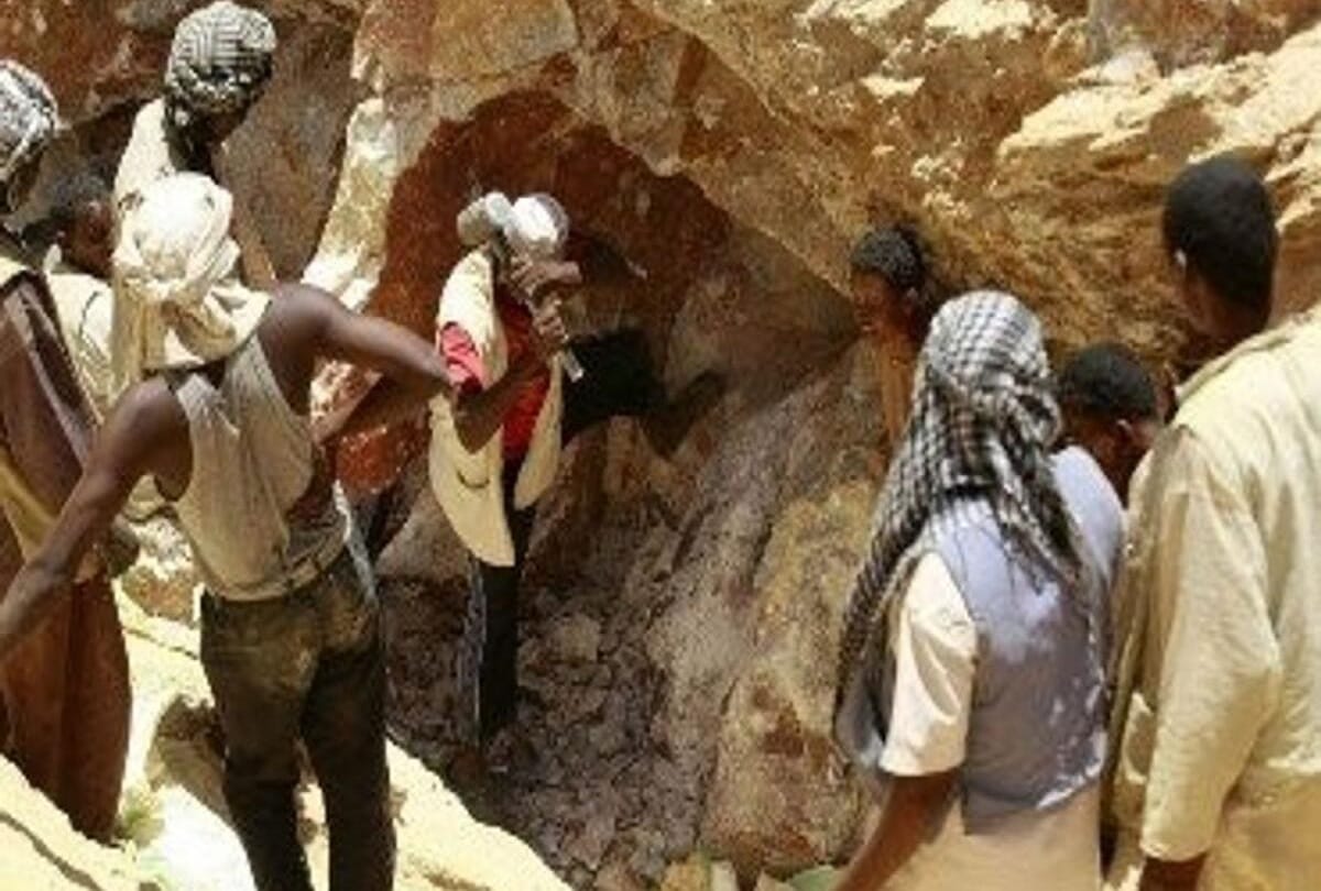 Chhattisgarh: Two killed in surajpur due to mud collapse in mine and one CRPF jawan injured in Bijapur