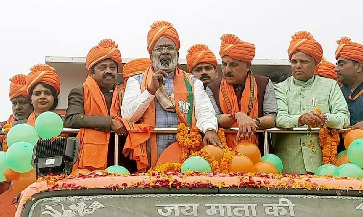 Jan Vishwas Yatra reached Banaras: Swatantra Dev said Yogi government is bulldozing on mafia and goons