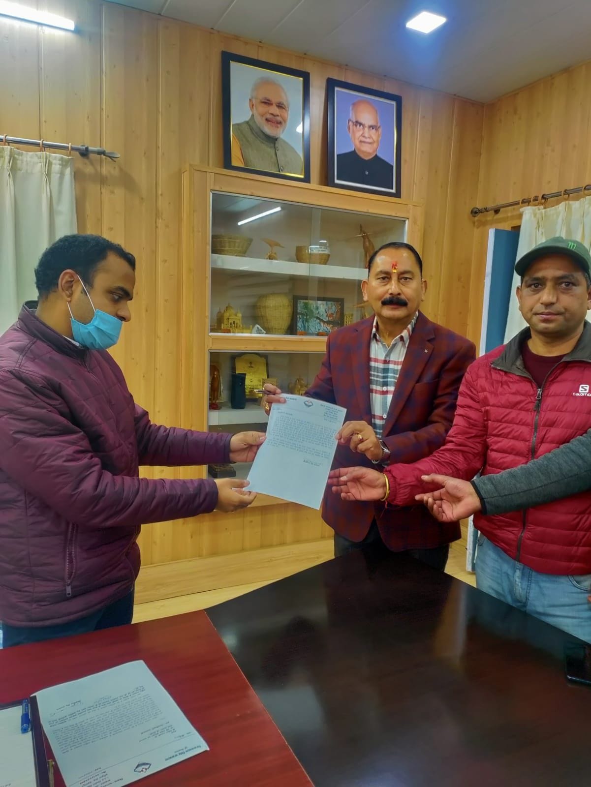Former MLA Sajwan came in support of villagers