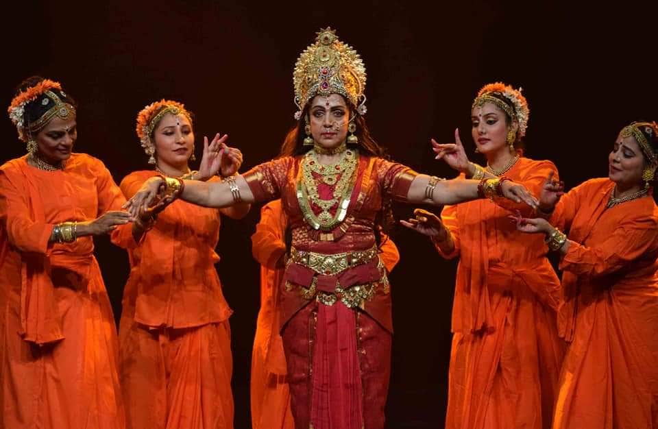 BJP MP Hema Malini and actress hema malini visit kashi viswanath dham and shopping in streets of kashi