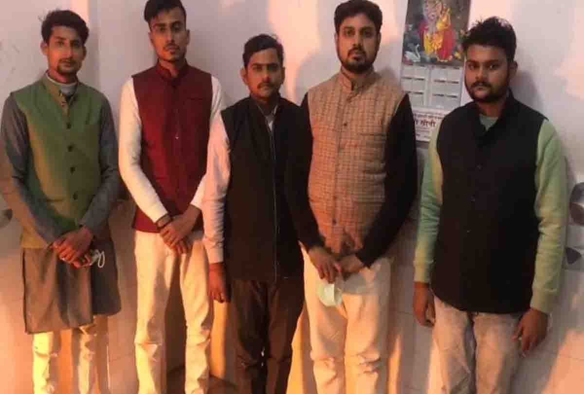 Samajwadi Party Workers Buy Car From Mathura Conspiracy To Spread Violence During Pm Modi Rally