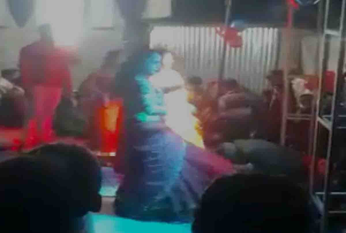 Fatehpur: Dance performed by dancers without permission, video goes viral