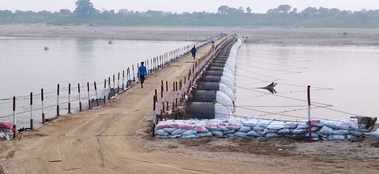 Pontoon bridge made of 1.24 crores at Kanjra Ghat of Chambal