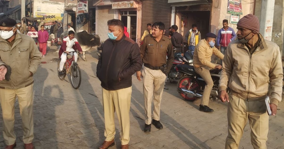 Two hundred policemen launched checking campaign in the early morning after blockade of JJ Colony