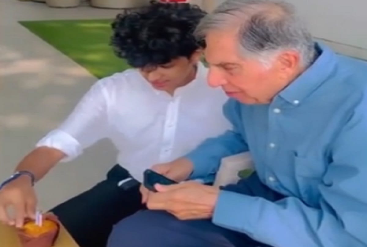 Ratan Tata celebrates birthday with a child by cutting a cupcake and video viral on social media