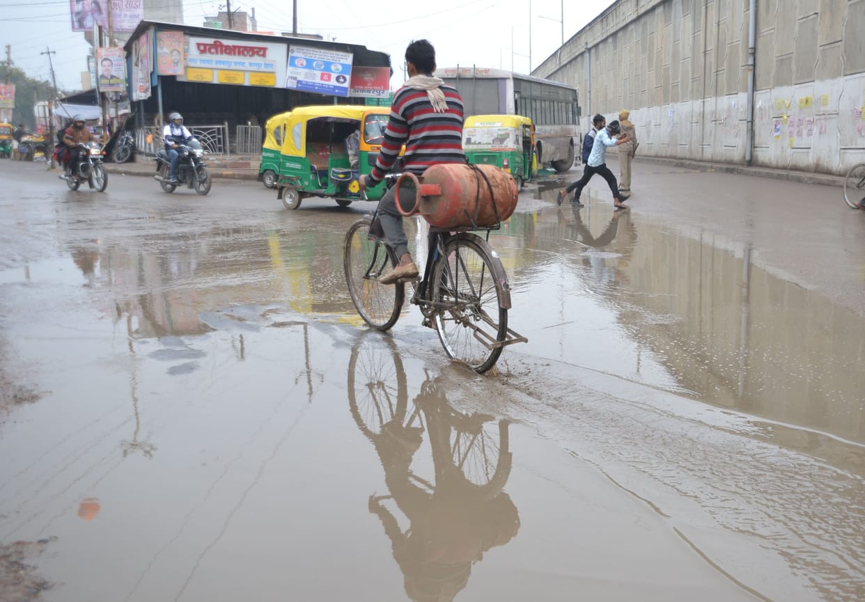 Strong wind accompanied by rain increased the melting, people were upset due to waterlogging