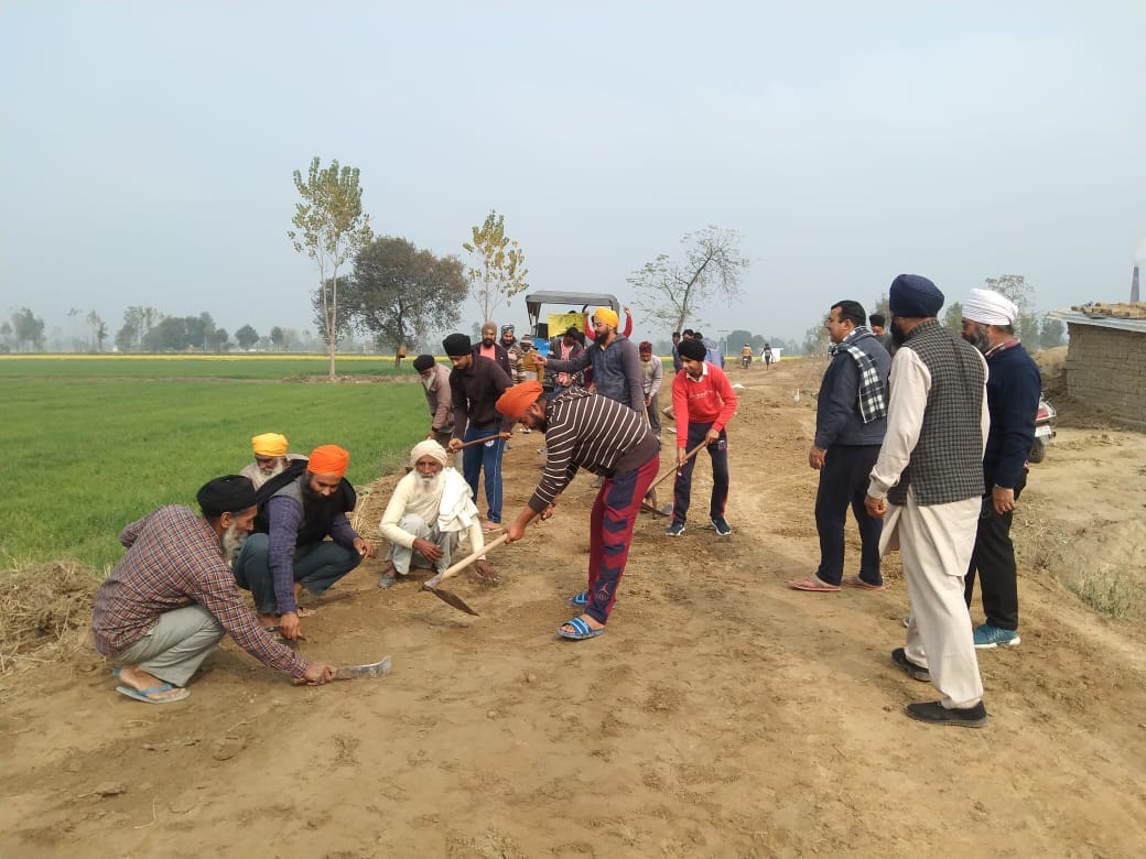 Broken hope from the responsibilities, the villagers themselves made a two km long contact road