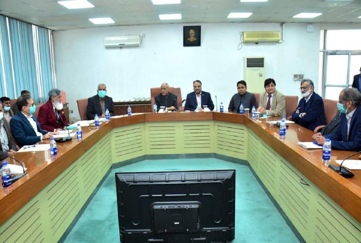 Pakistan: Ban on jeans and t shirts for students at Agricultural University Faisalabad in Punjab