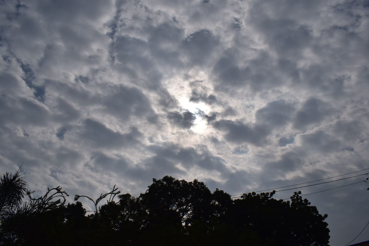 Rainfall in the night, hide and seek between the sun and clouds throughout the day