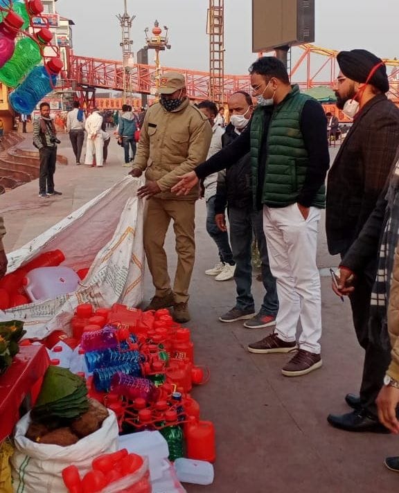 There was a stampede among the vendors due to the proceedings of the Municipal Corporation
