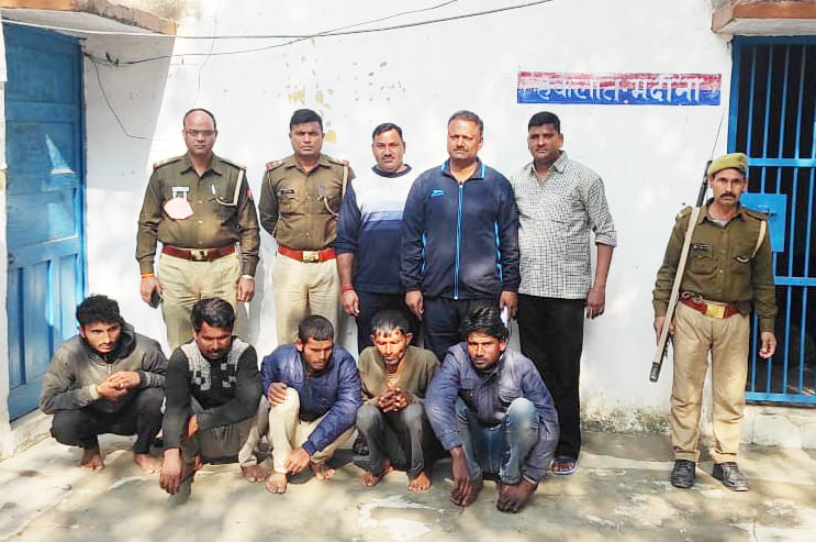 Five miscreants arrested while distributing the money received from sale by stealing buffalo