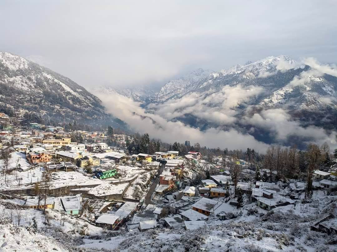 Snowfall in Munsyari