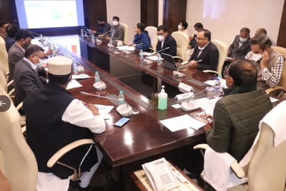 Madhya Pradesh CM's big meeting on Corona: Shivraj said - Indore has to be most alert, increase testing, make arrangements