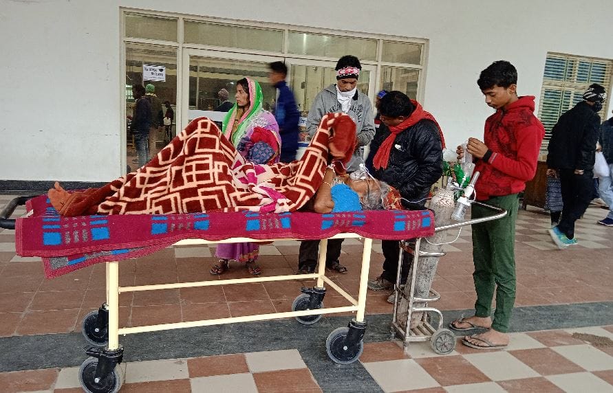BHU hospital emergency Arrangement failure patients forced to sit in open in cold stretcher wheelchair crisis