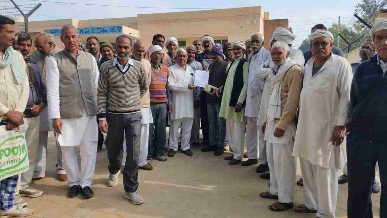 Anger among villagers for not getting electricity supply smoothly