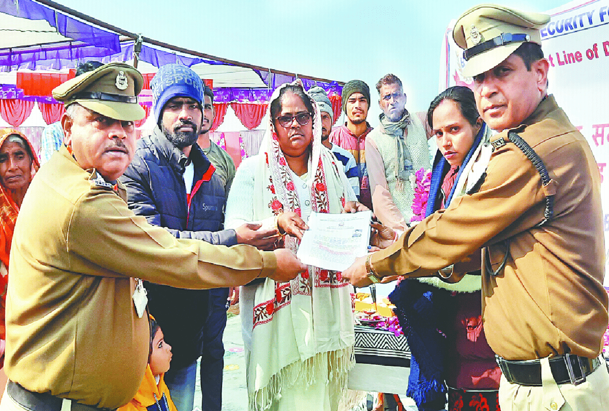 Casualty certificate handed over to wife of martyr jawan after 18 years in mainpuri