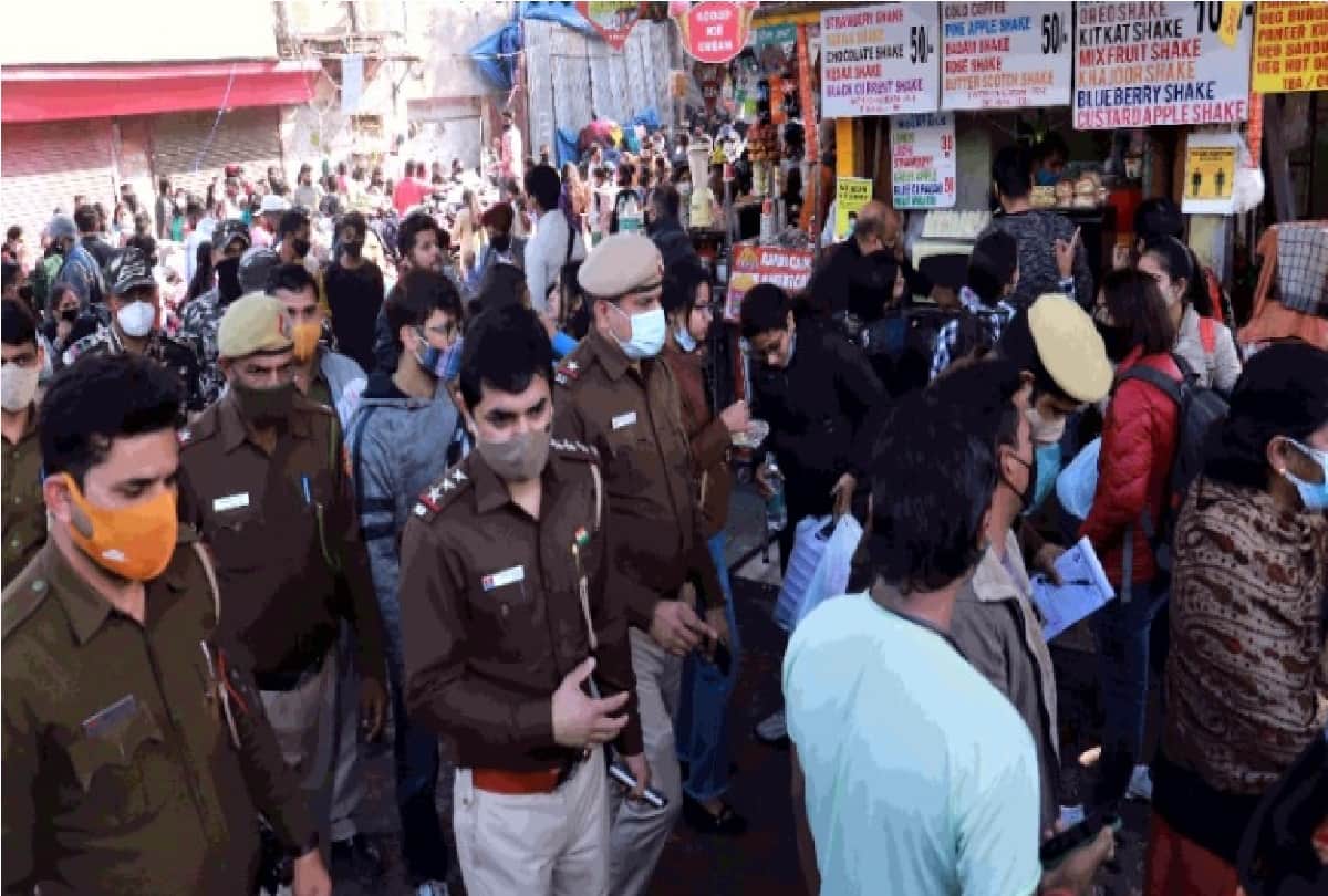 omicron and Corona protocol being blown up in Delhi markets