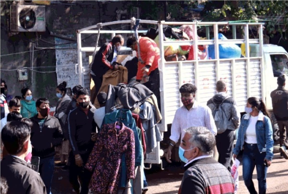omicron and Corona protocol being blown up in Delhi markets