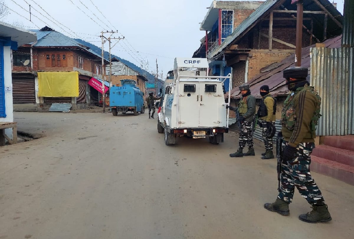 Group of terrorists who attacked bus in Srinagar eliminated, jawan martyred in Anantnag