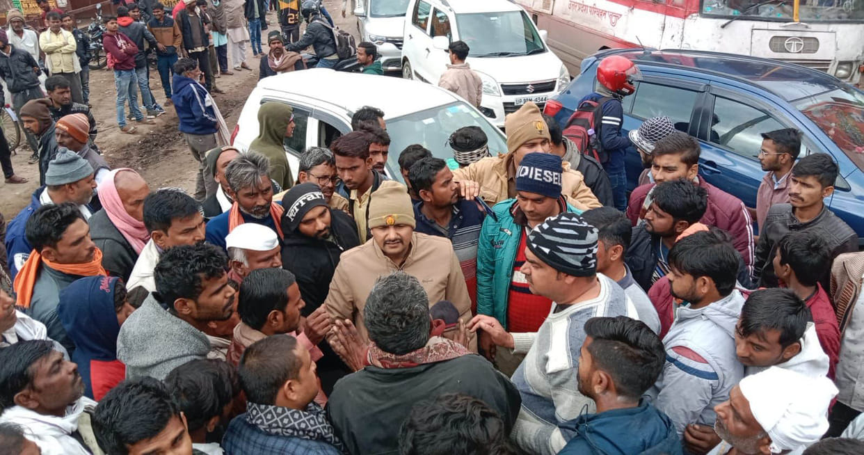 Farmers blocked the highway due to non-procurement of paddy