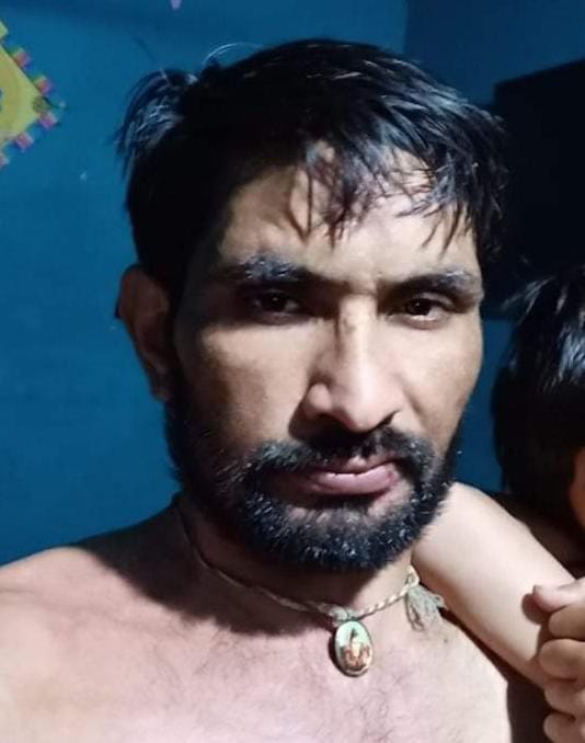 Car rider son dies in front of father's eyes due to truck collision
